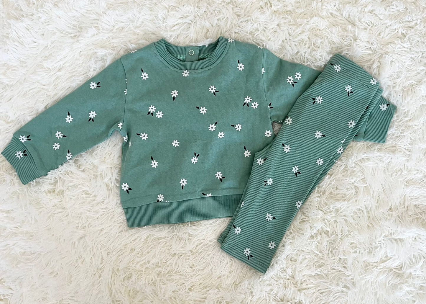 Mint Daisies